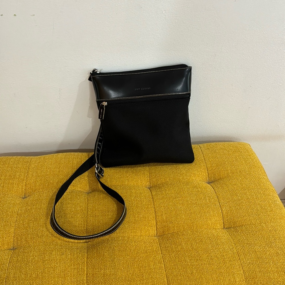 Gently used Jack George black crossbody bag with adjustable strap🍀🍀